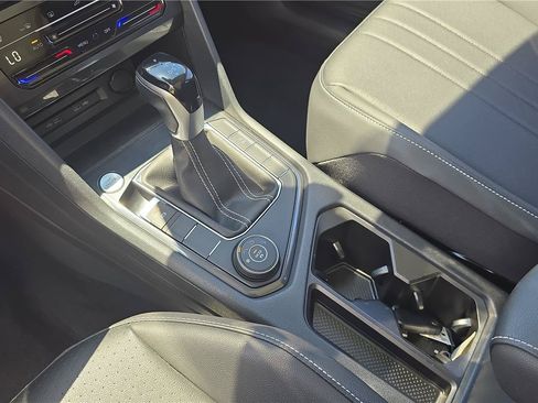 Used 2023 Volkswagen Tiguan SE w/ Panoramic Sunroof Package AWD/4WD image 24