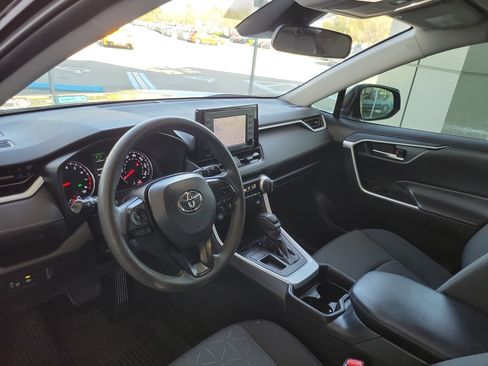 Used 2021 Toyota RAV4 XLE image 12