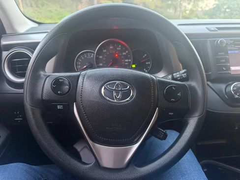 Used 2016 Toyota RAV4 LE FWD image 21