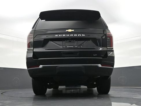 Used 2025 Chevrolet Suburban LT RWD image 28