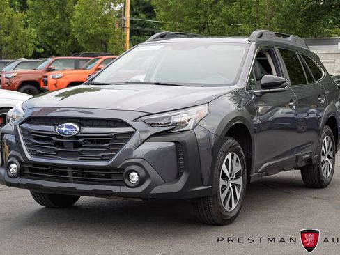 Used 2025 Subaru Outback Premium AWD/4WD image 12