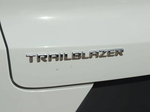 Used 2023 Chevrolet TrailBlazer LT w/ Convenience Package FWD image 5