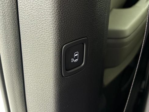 New 2026 Kia Carnival FWD image 36