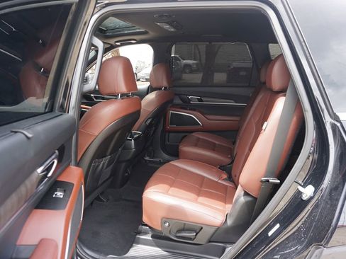 Used 2024 Kia Telluride EX w/ EX Captain's Chair Package FWD image 16