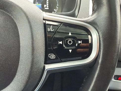 Used 2016 Volvo XC90 T8 Momentum w/ Vision Package image 11