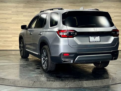 Used 2025 Honda Pilot Elite image 13