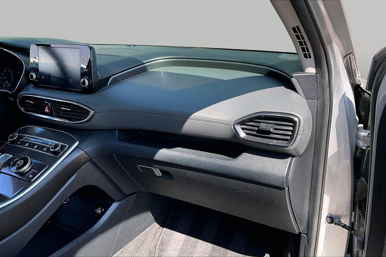 Used 2021 Hyundai Santa Fe SE FWD image 18