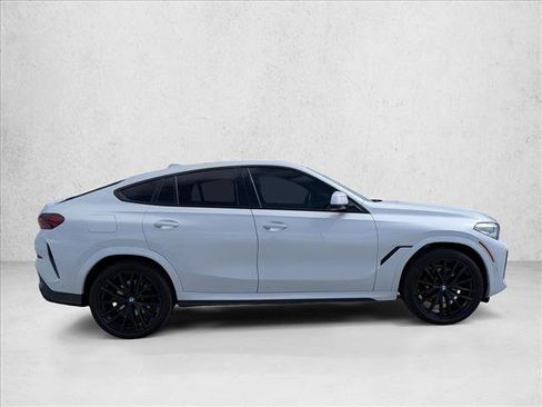 Certified 2022 BMW X6 xDrive40i w/ M Sport Package AWD/4WD image 4