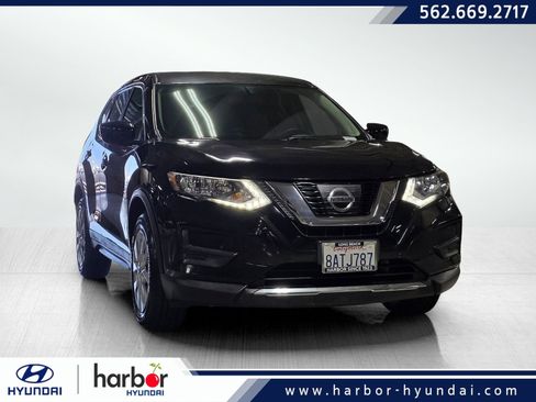 Used 2017 Nissan Rogue S image 1