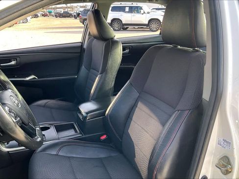 Used 2016 Toyota Camry SE image 8