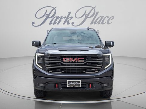 Used 2023 GMC Sierra 1500 AT4 w/ AT4 Premium Package AWD/4WD image 8