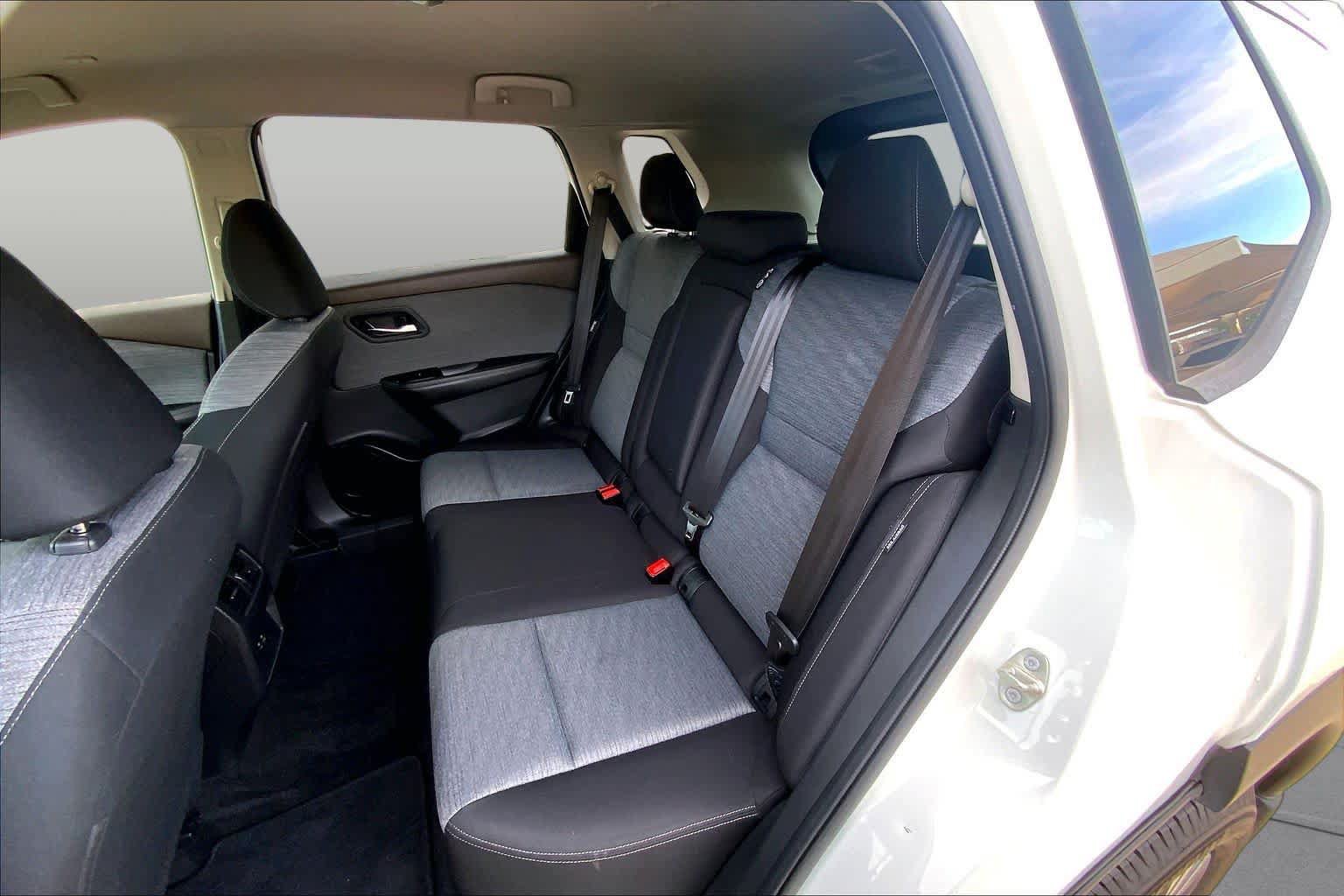 Used 2023 Nissan Rogue SV FWD image 20