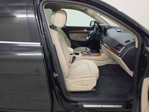 Used 2023 Audi Q5 2.0T Premium w/ Convenience Package image 7