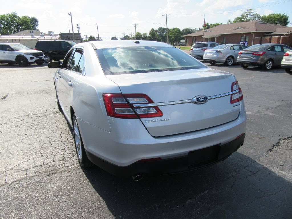 Used 2018 Ford Taurus SE FWD image 9