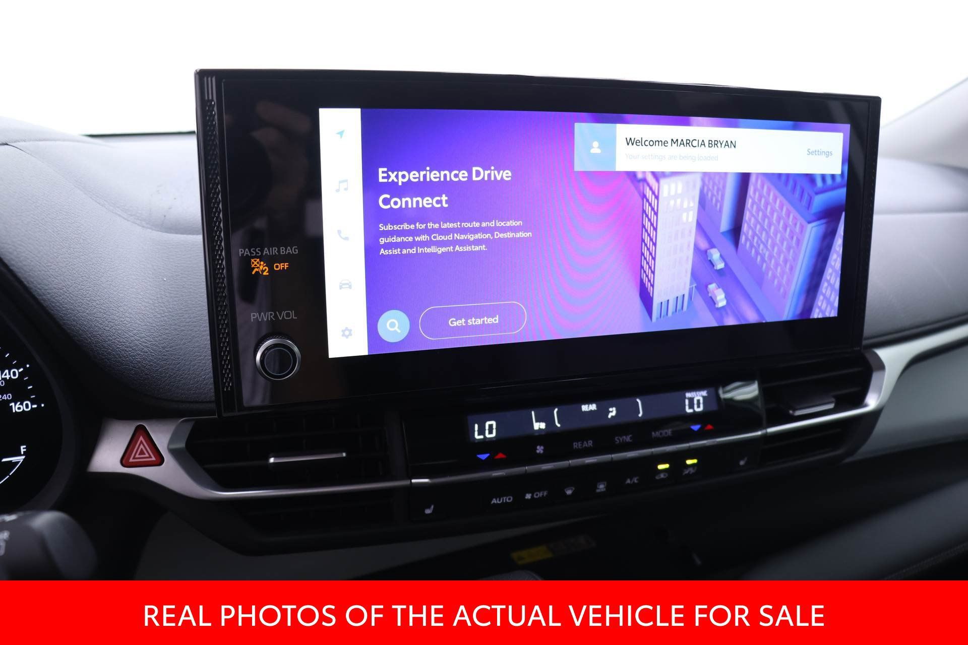 Used 2025 Toyota Sienna XLE FWD image 7
