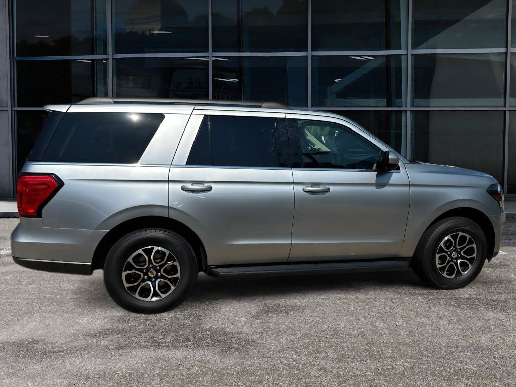 Used 2024 Ford Expedition XLT RWD image 7