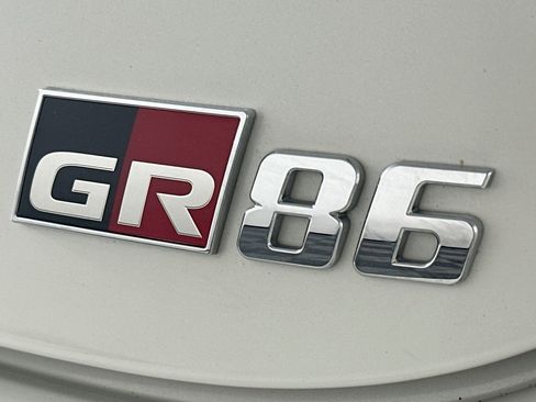 Used 2023 Toyota GR86 Premium w/ ALL Weather Mat Package (TMS) RWD image 10