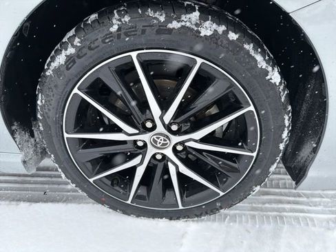 Used 2023 Toyota Camry SE image 5