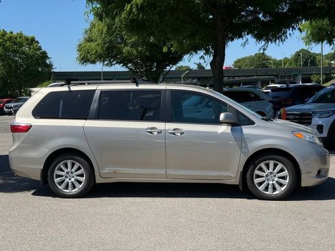 Used 2017 Toyota Sienna LE w/ Protection Package AWD/4WD image 5
