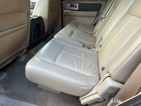 Used 2013 Ford Expedition XLT RWD image 17