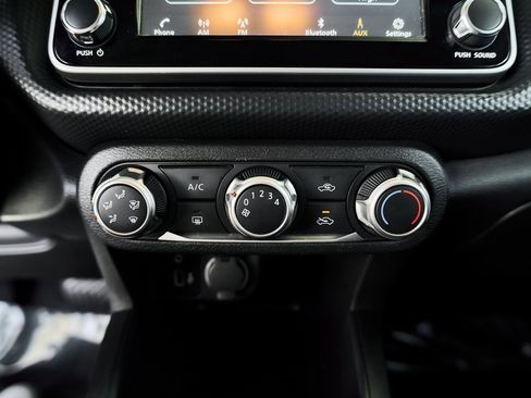 Used 2021 Nissan Kicks S image 37