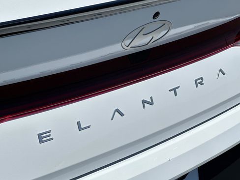 Certified 2025 Hyundai Elantra SEL w/ Cargo Package FWD image 25