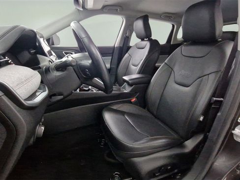 Used 2022 Jeep Compass Latitude image 13