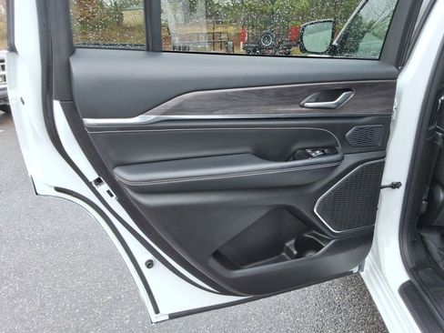 Used 2023 Jeep Grand Cherokee L Overland image 17