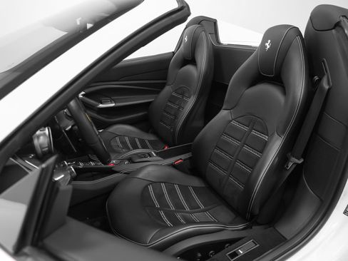 Certified 2022 Ferrari F8 Tributo RWD image 3