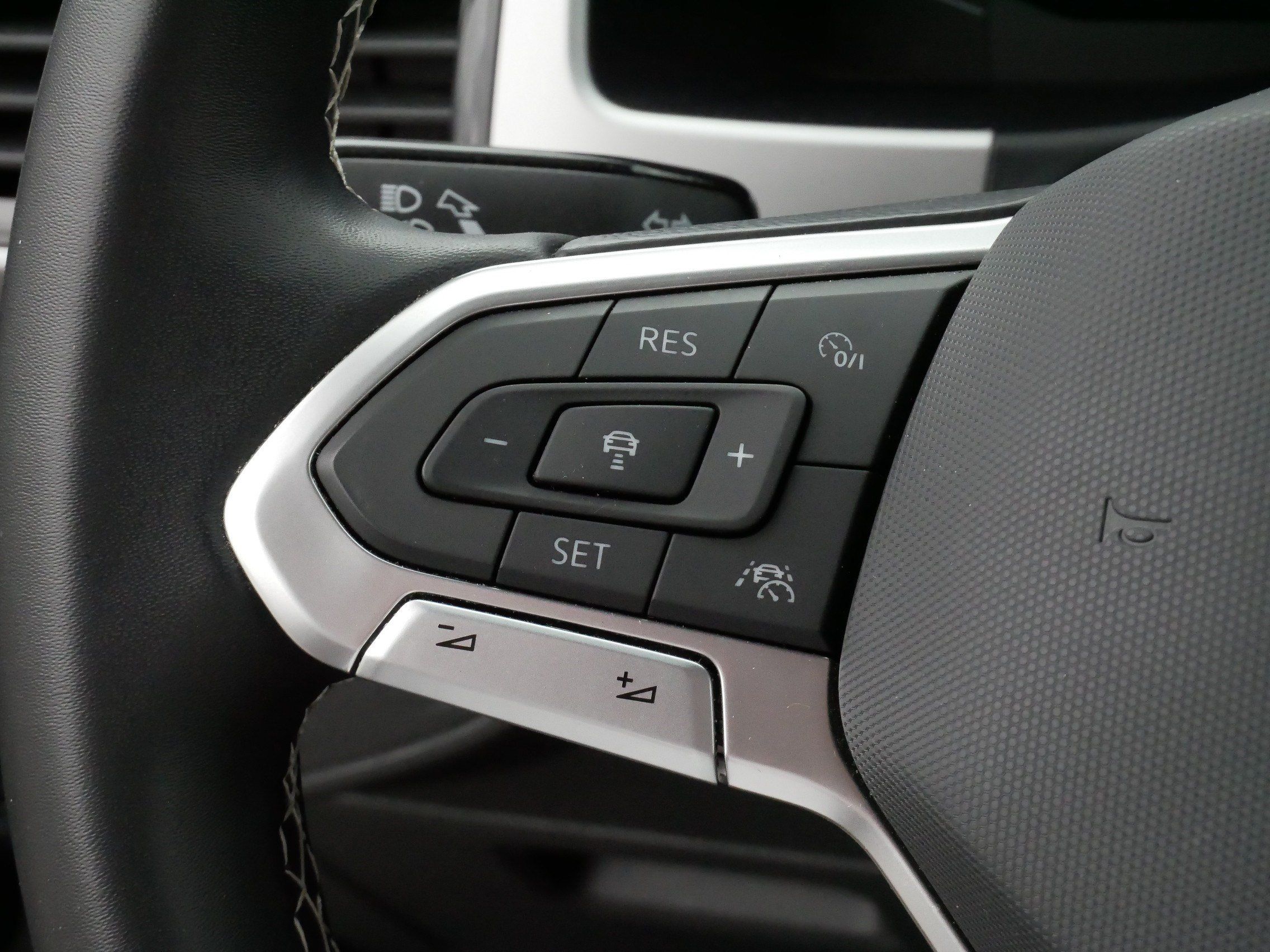 Certified 2023 Volkswagen Atlas Cross Sport SEL AWD/4WD image 27