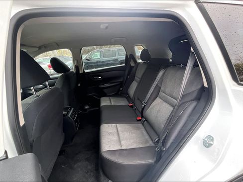 Used 2024 Nissan Rogue SV image 15