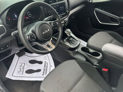 Used 2022 Kia Soul LX image 15