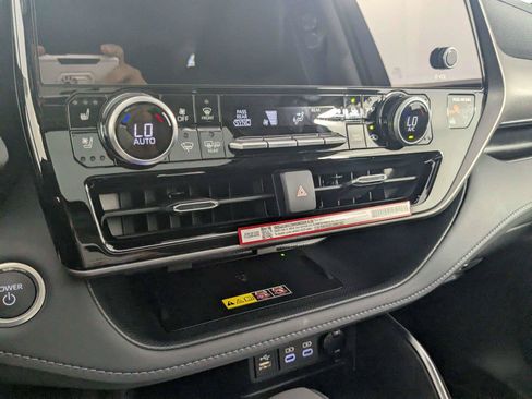 New 2026 Toyota Highlander Limited AWD/4WD image 18