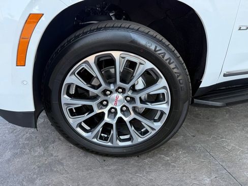 Used 2025 GMC Yukon Denali image 5