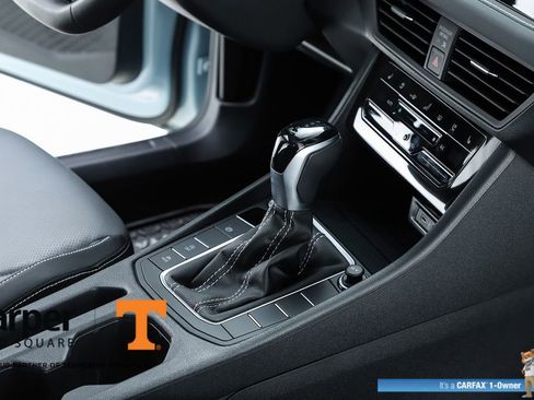 Used 2025 Volkswagen Jetta SEL image 32