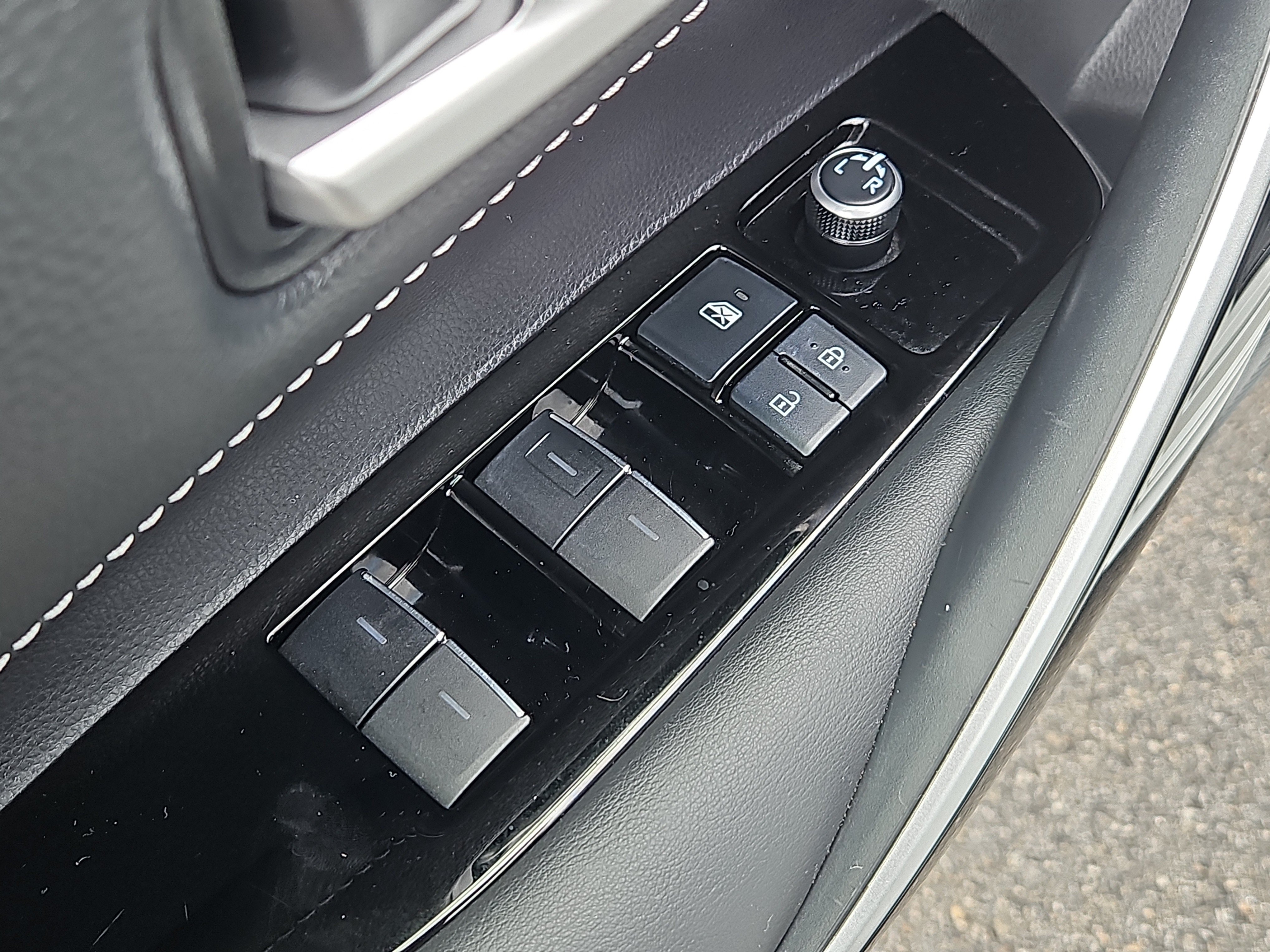 Used 2021 Toyota Corolla XSE FWD image 16