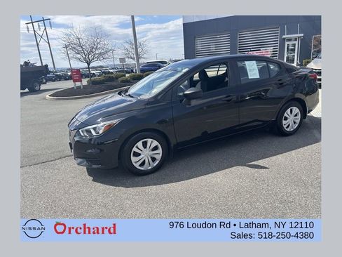 Used 2021 Nissan Versa S FWD image 1