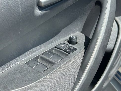 Used 2022 Toyota Corolla LE FWD image 22