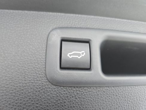 Used 2023 Toyota Highlander L image 14