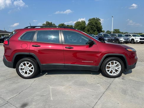Used 2016 Jeep Cherokee Sport FWD image 3
