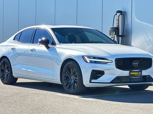 Used 2023 Volvo S60 T8 Plus w/ Climate Package image 7