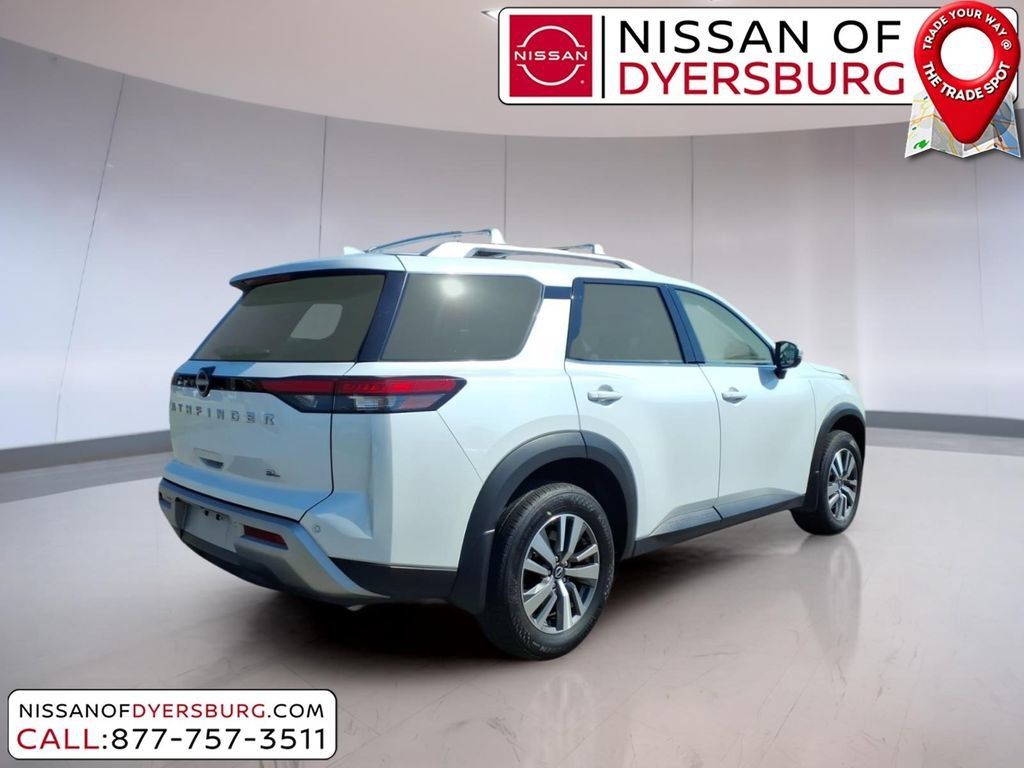 Used 2025 Nissan Pathfinder SL FWD image 3