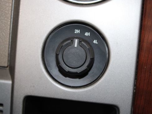 Used 2010 Ford F150 Lariat image 41