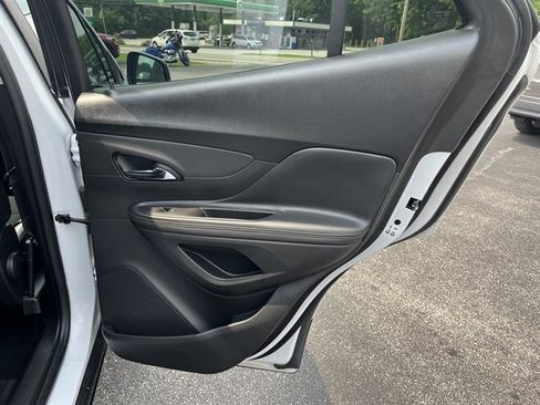 Used 2020 Buick Encore Preferred AWD/4WD image 33