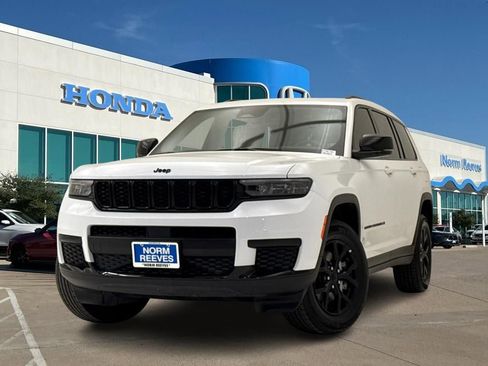 Used 2025 Jeep Grand Cherokee L Altitude image 1