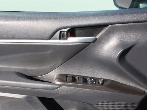 Used 2024 Toyota Camry SE image 15