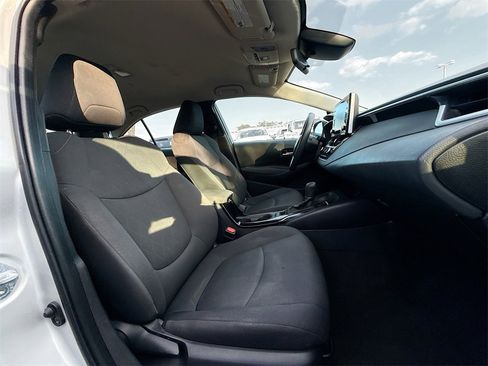 Used 2021 Toyota Corolla LE image 31