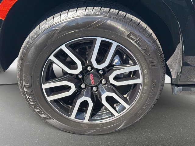 Used 2022 GMC Yukon XL AT4 w/ AT4 Premium Package AWD/4WD image 10