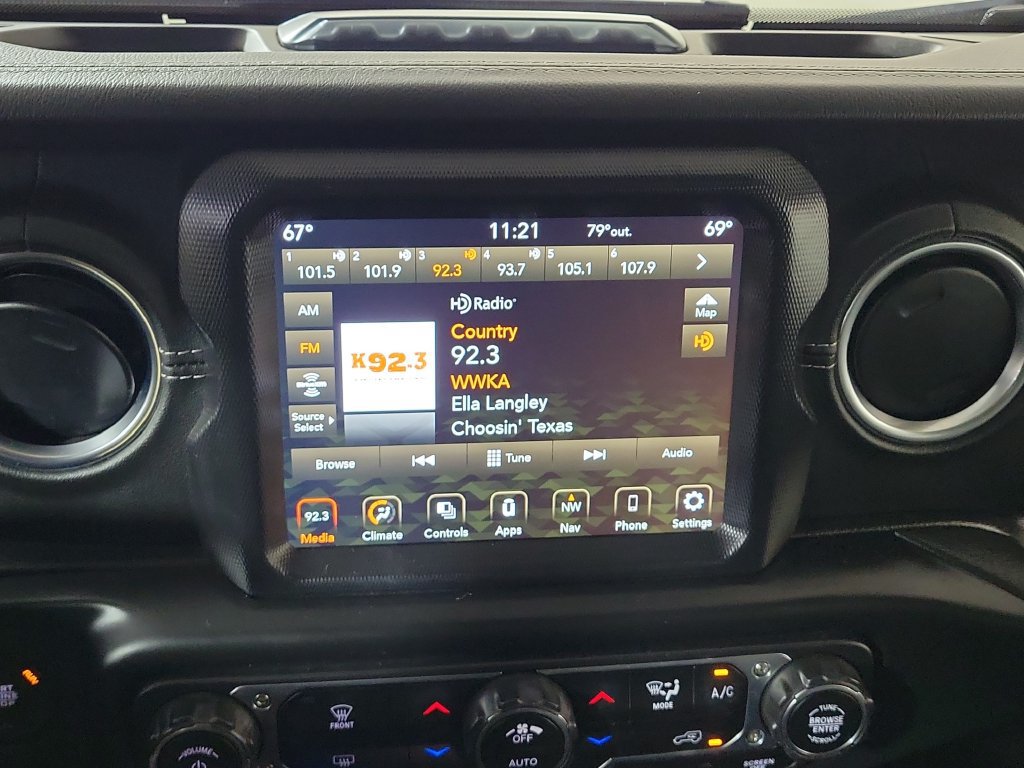 Used 2023 Jeep Wrangler Unlimited Sahara AWD/4WD image 19