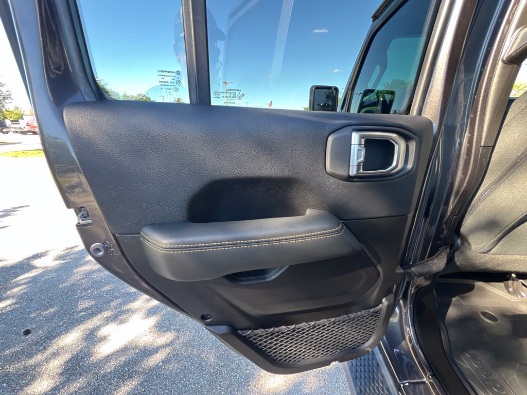 Used 2025 Jeep Wrangler Unlimited Sahara w/ Technology Group AWD/4WD image 28